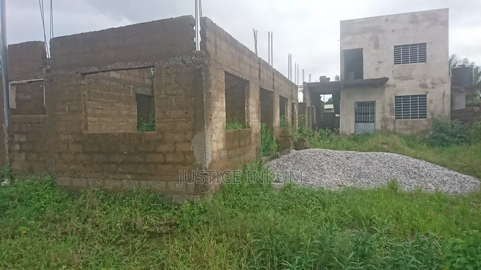 6bdrm Apartment in Awutu Senya East Municipal for sale