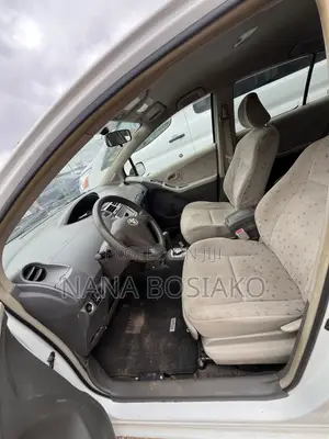 Toyota Vitz 2010 White