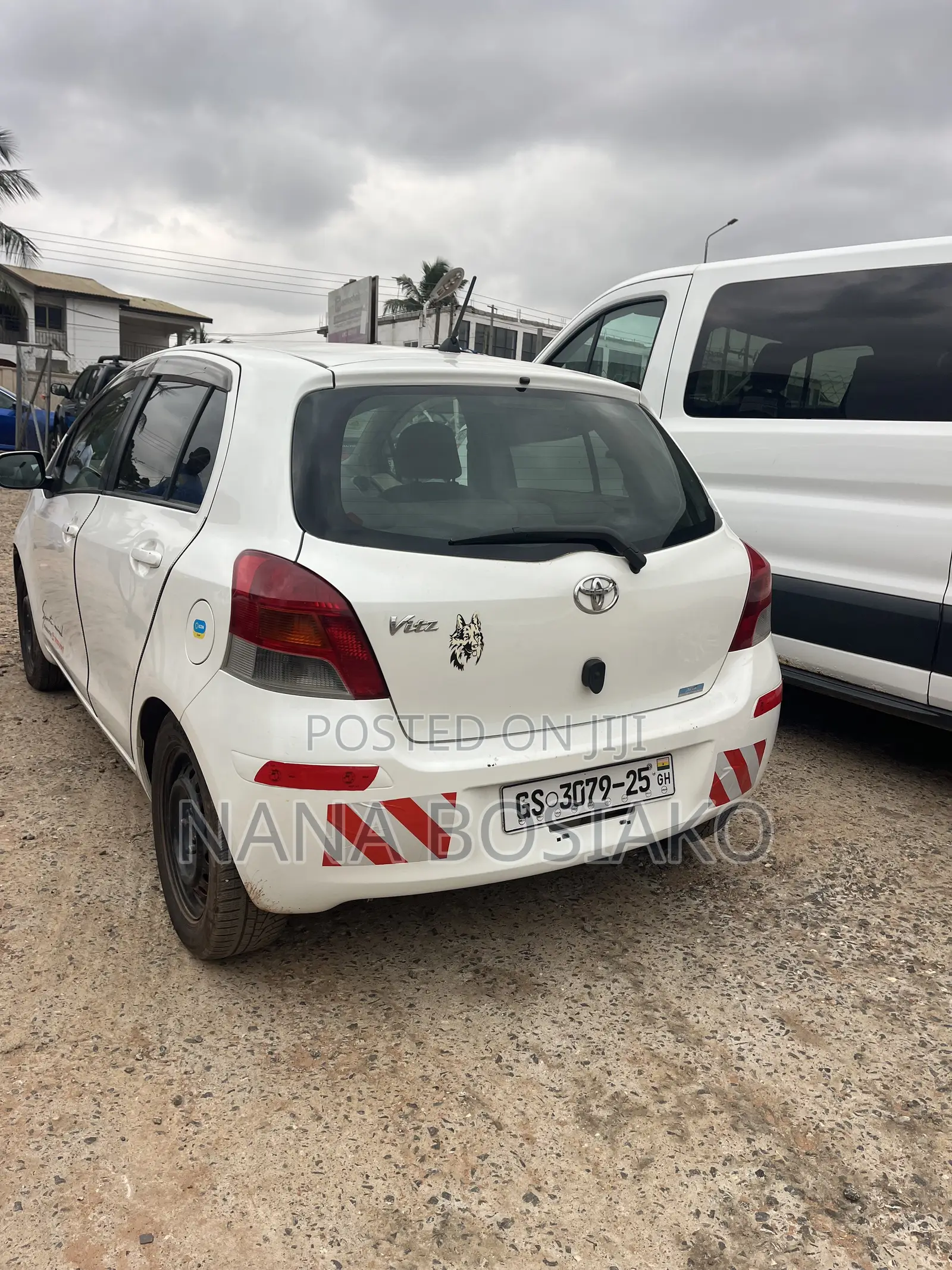 Toyota Vitz 2010 White