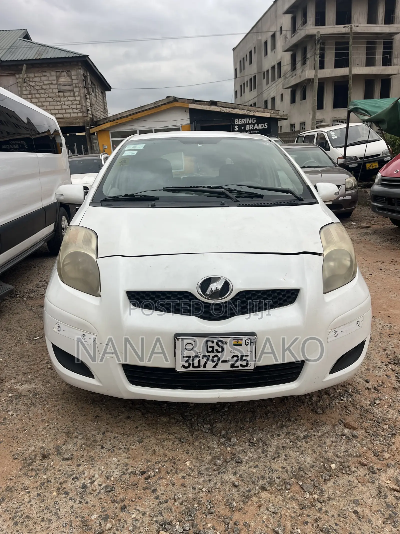 Toyota Vitz 2010 White