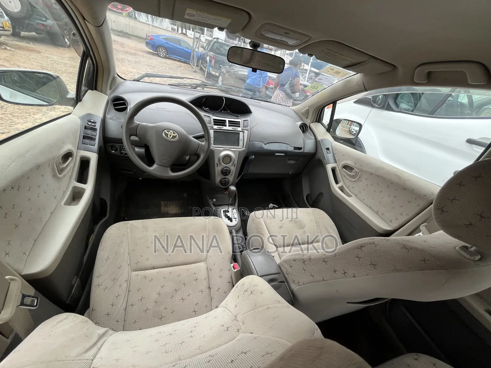 Toyota Vitz 2010 White