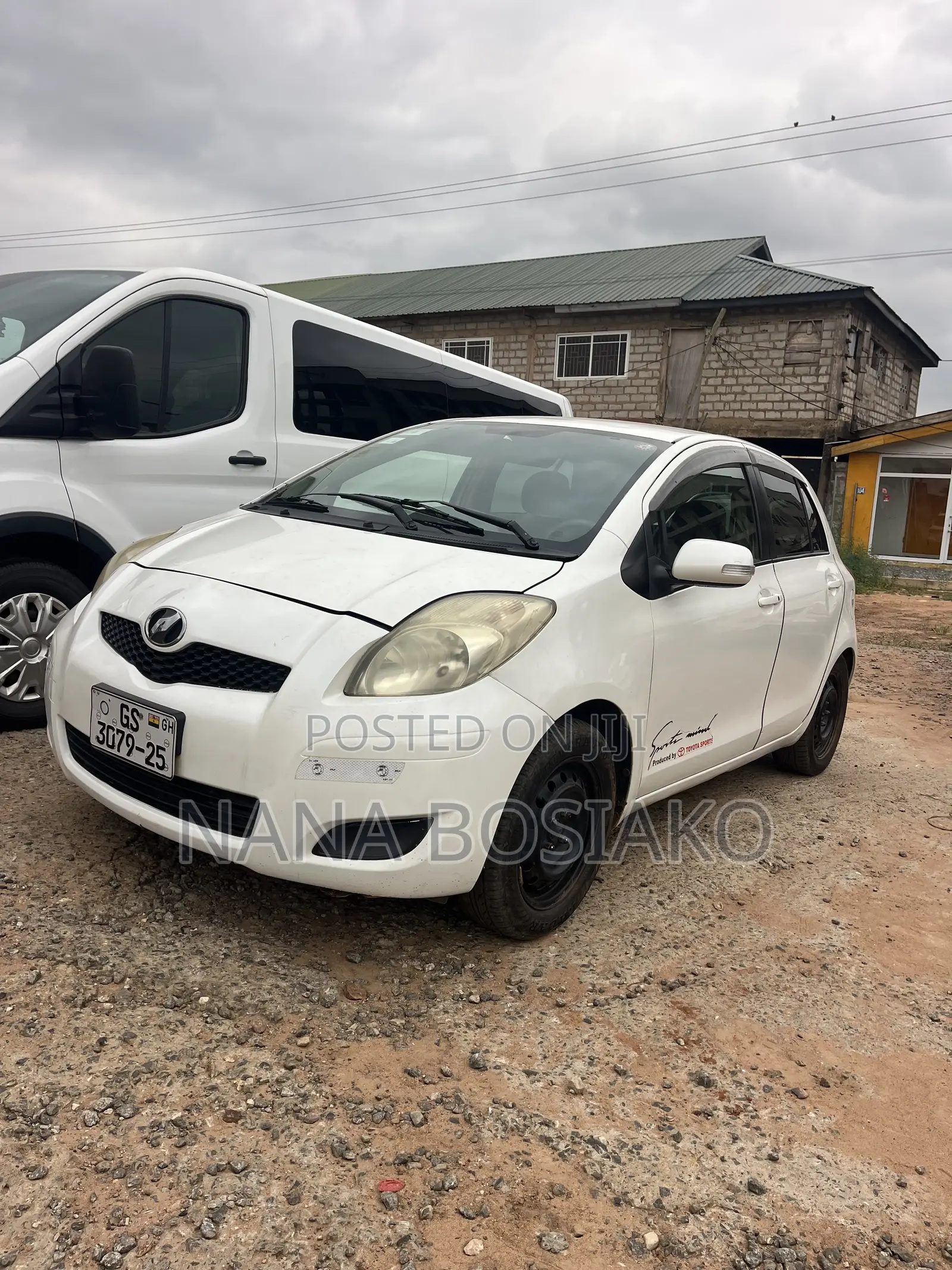 Toyota Vitz 2010 White