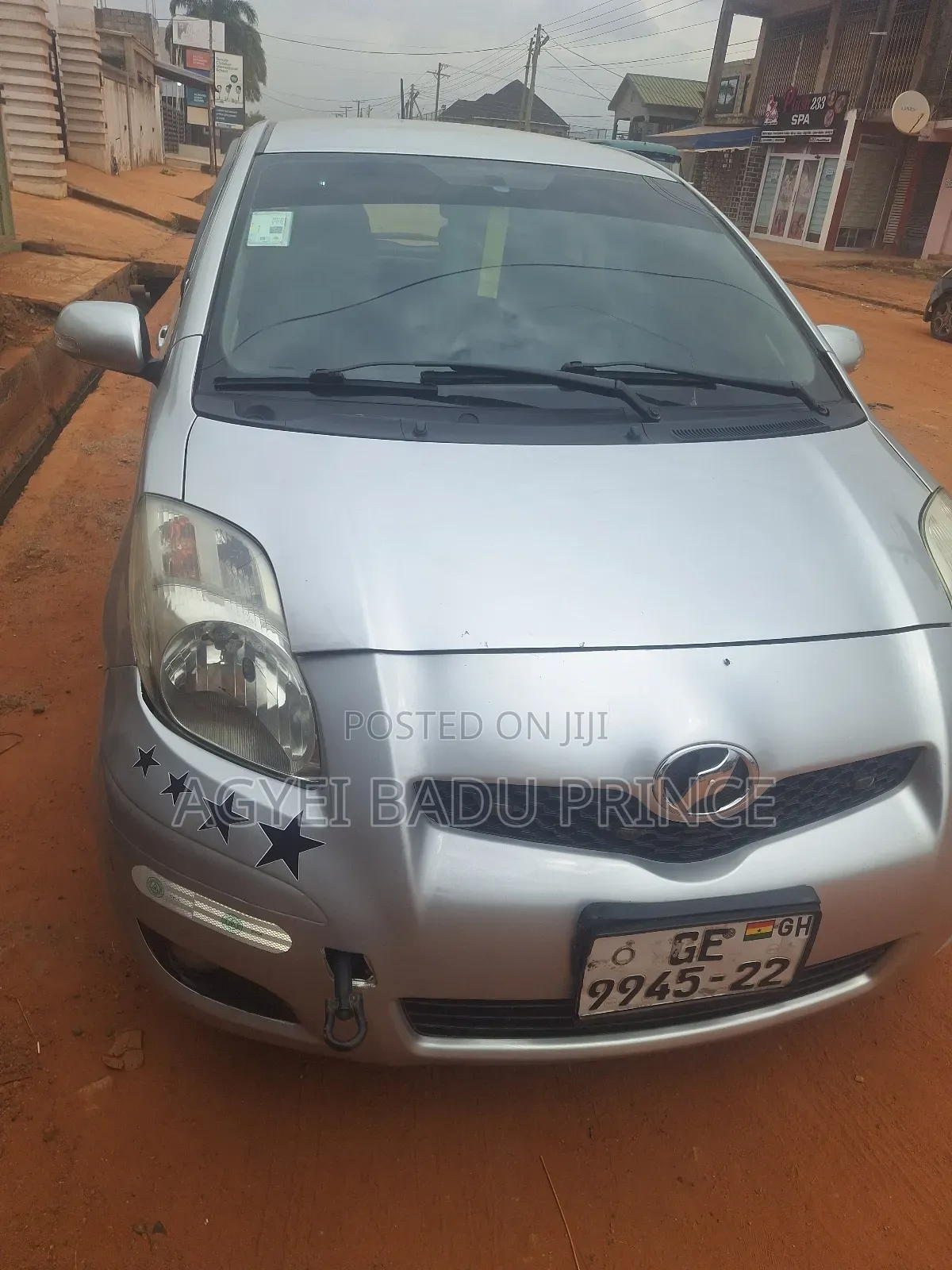 Toyota Vitz 2010 Silver