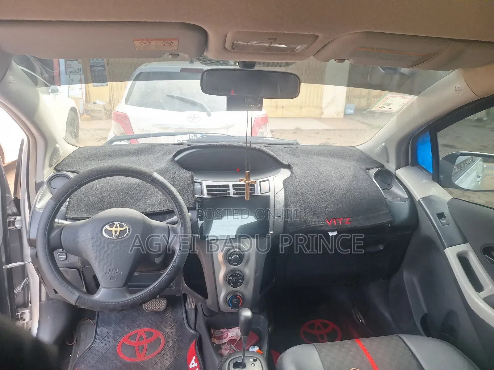 Toyota Vitz 2010 Silver