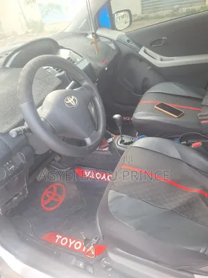 Toyota Vitz 2010 Silver