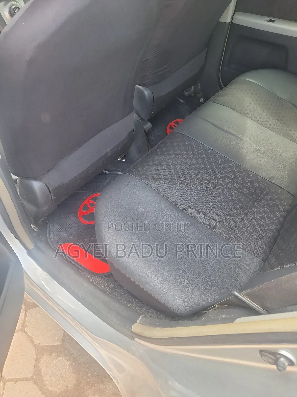 Toyota Vitz 2010 Silver