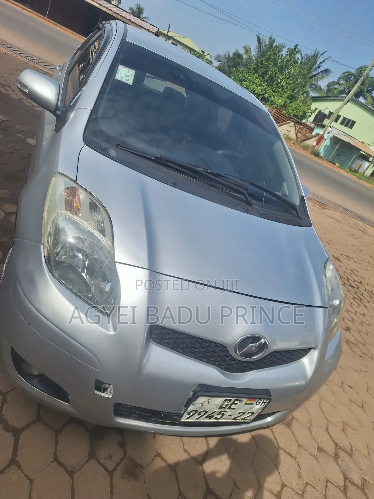 Toyota Vitz 2010 Silver