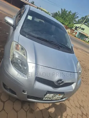 Toyota Vitz 2010 Silver