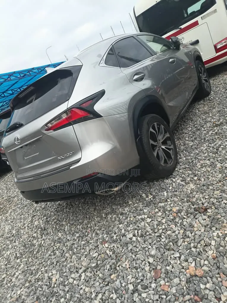 Lexus NX 2016 Silver