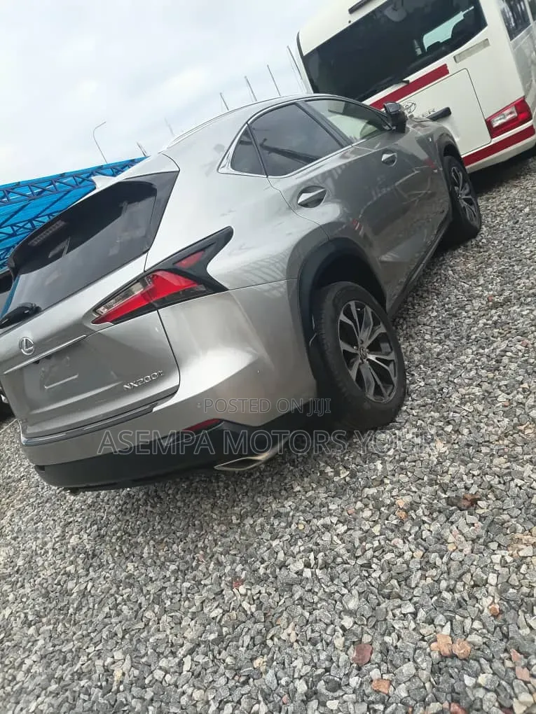 Lexus NX 2016 Silver