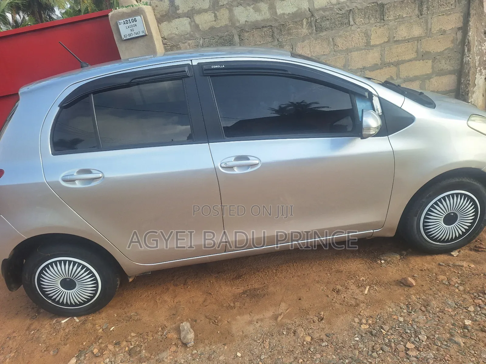 Toyota Vitz 2010 Silver