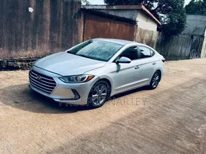 Hyundai Elantra 2017 Silver