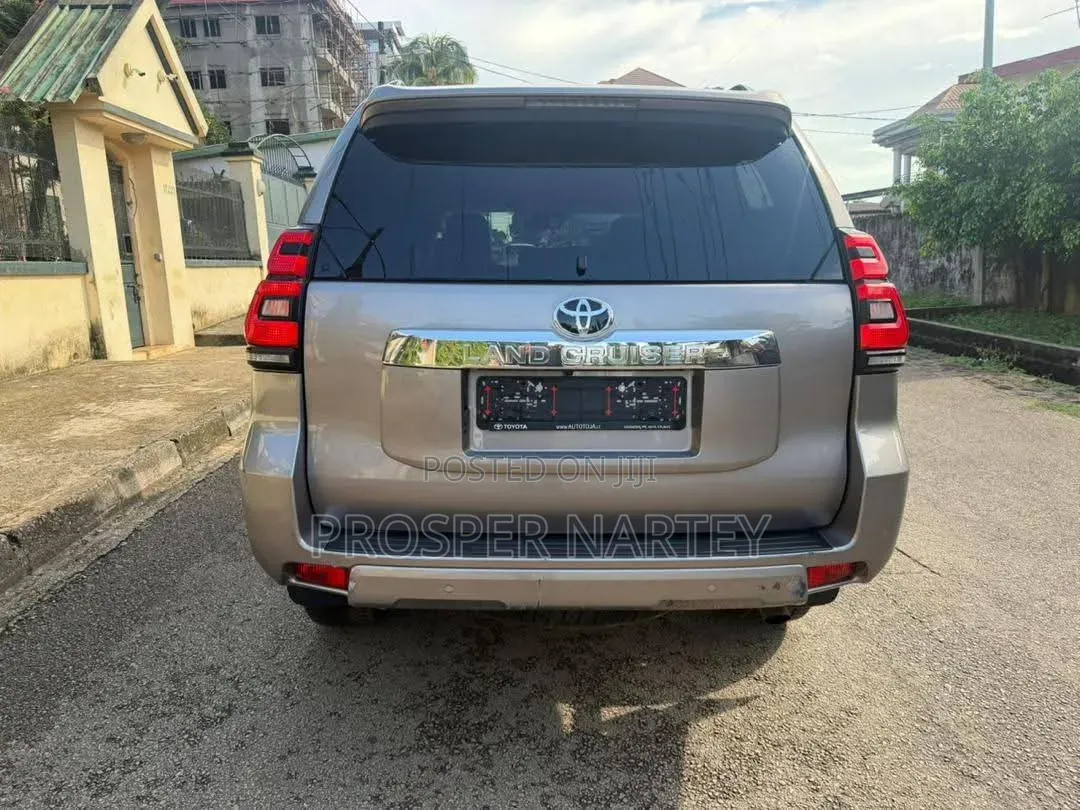 Toyota Land Cruiser Prado 2021 Gray