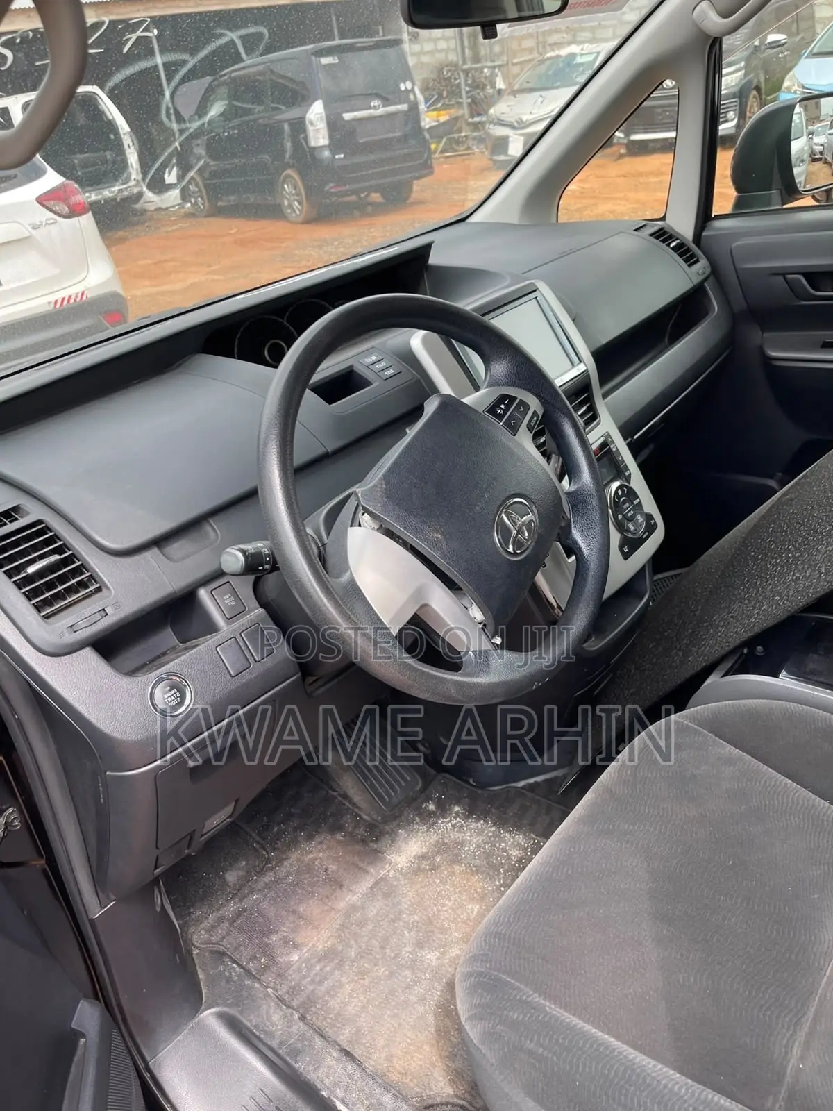 Toyota Voxy X L Edition 2WD 8-Seater 2013 Black