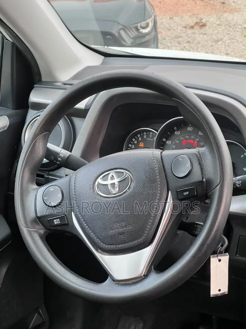 Toyota RAV4 LE AWD (2.5L 4cyl 6A) 2016 White