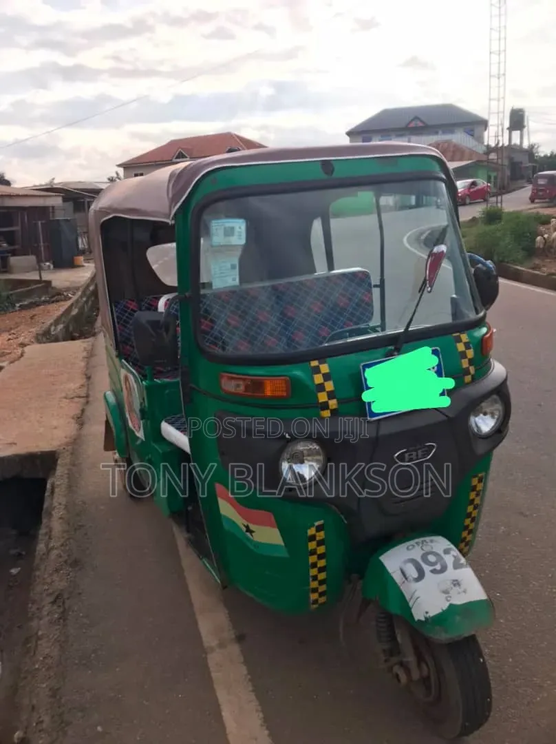 Bajaj RE 2024 Green