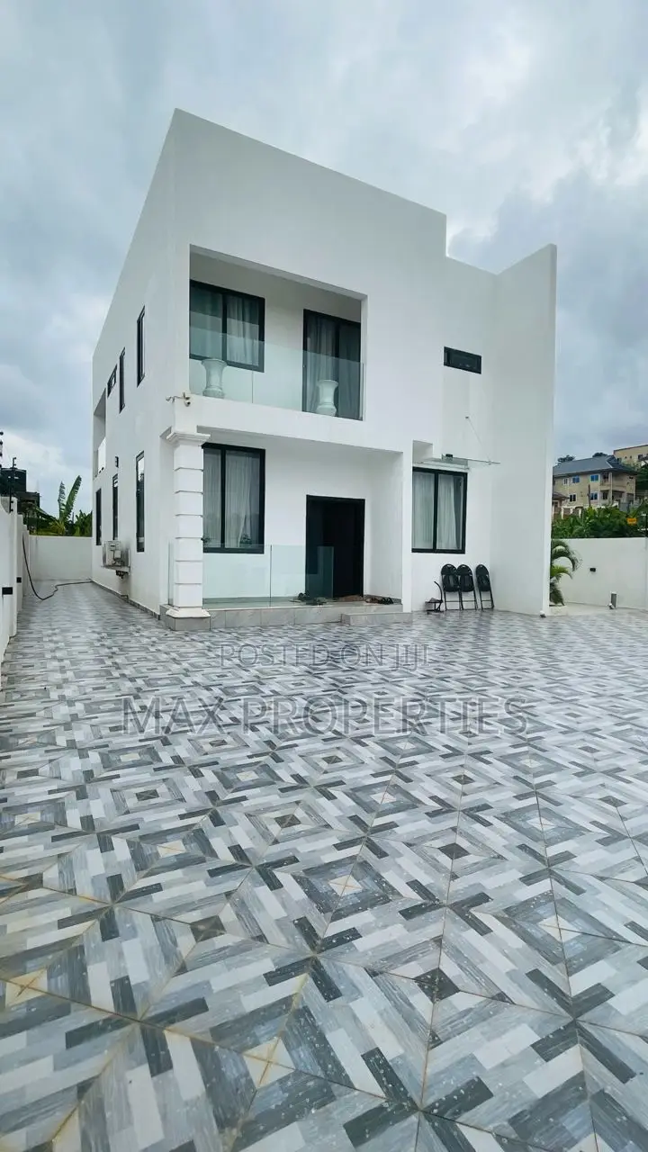 3bdrm House in Pokuase for sale