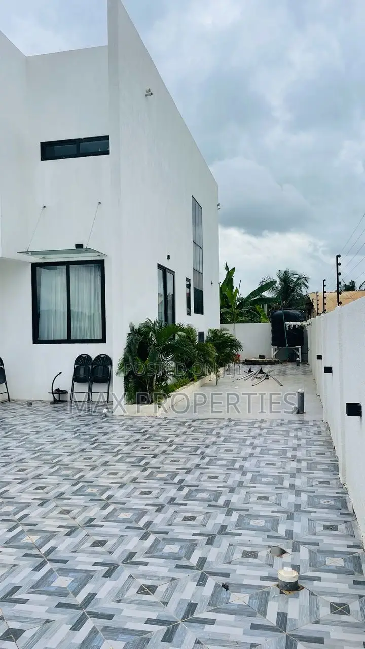 3bdrm House in Pokuase for sale