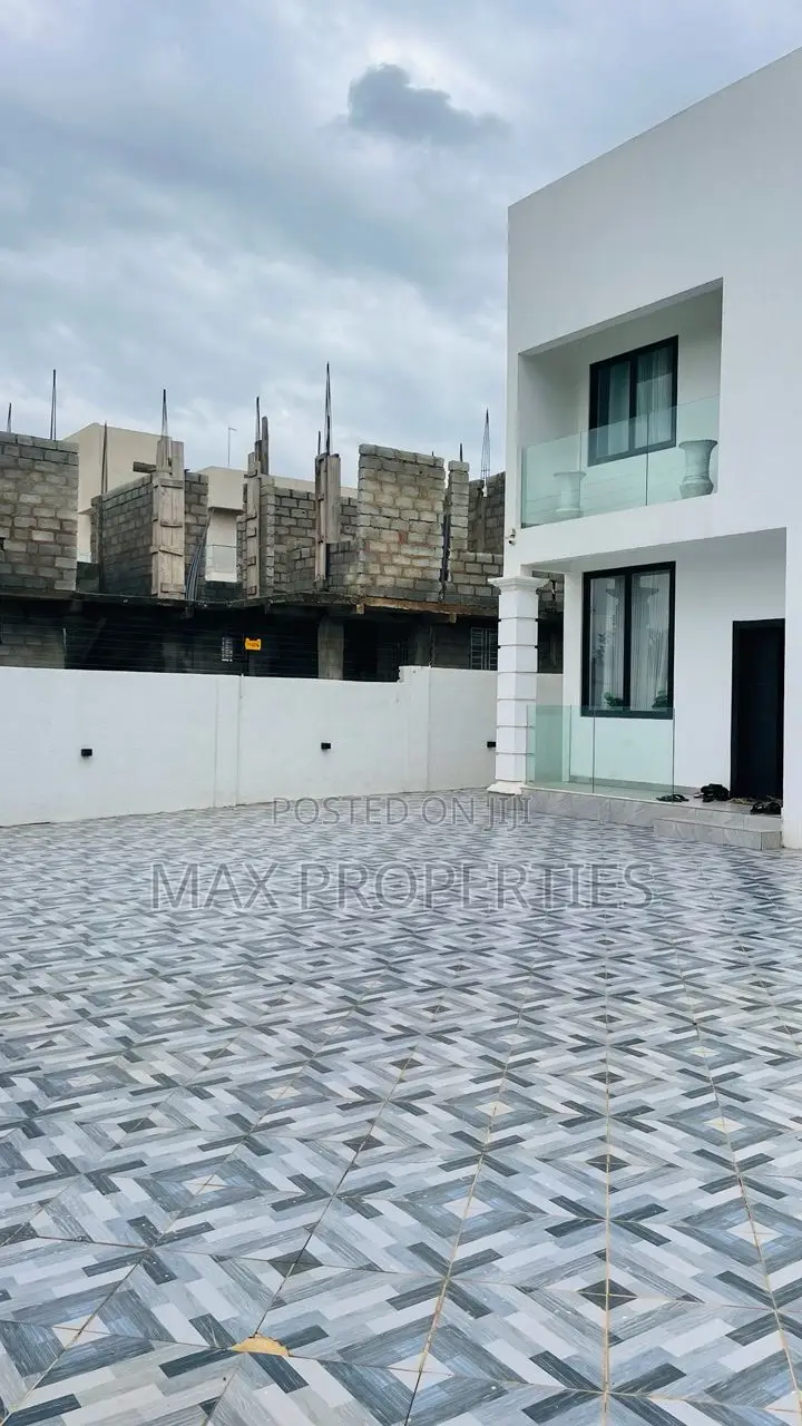 3bdrm House in Pokuase for sale