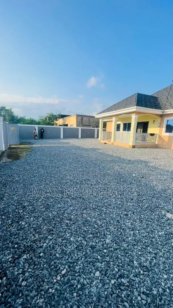 4bdrm House in Amasaman for rent