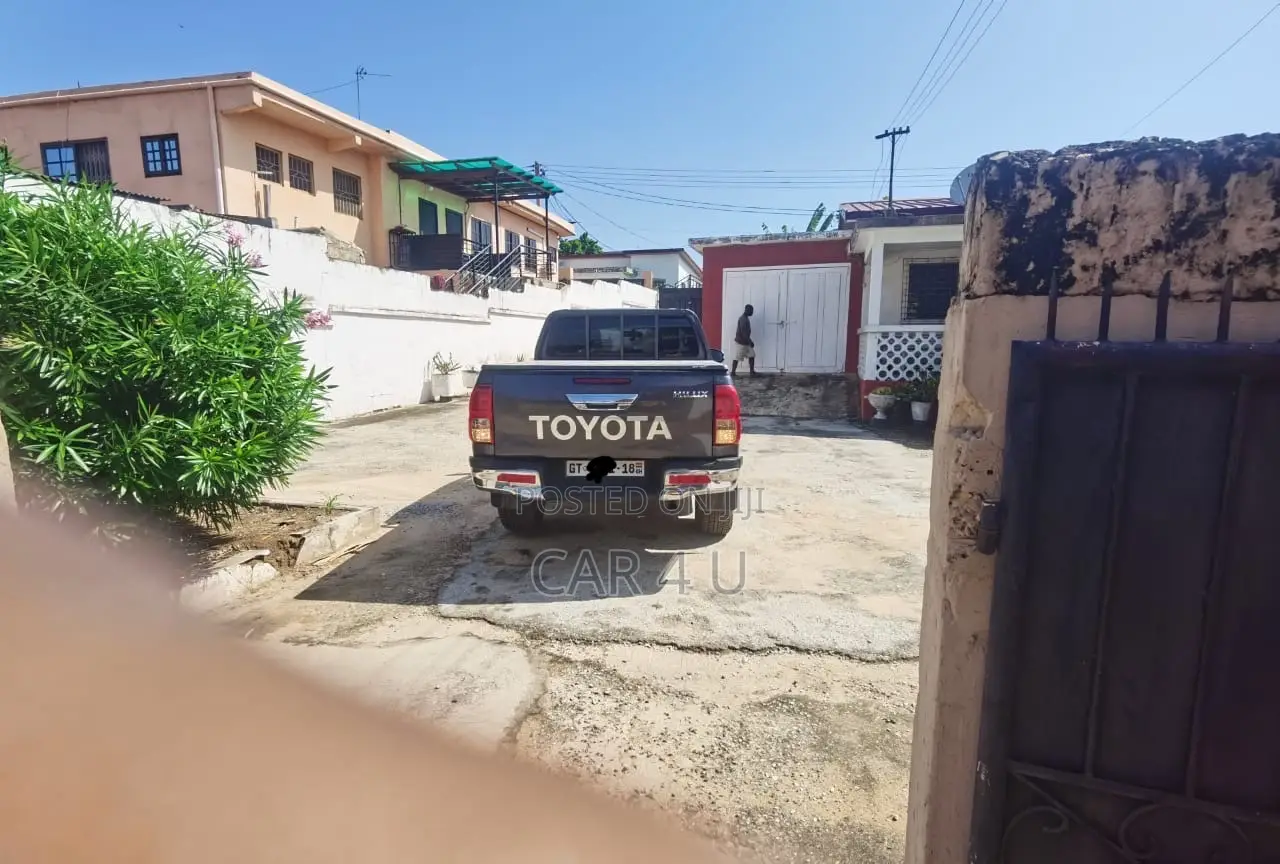 Toyota Hilux 2018 Gray