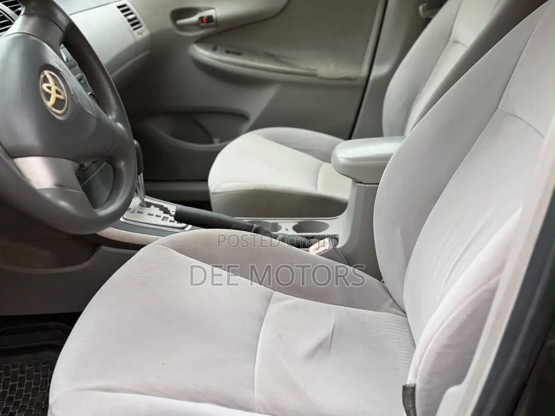 Toyota Corolla 2010 Gray