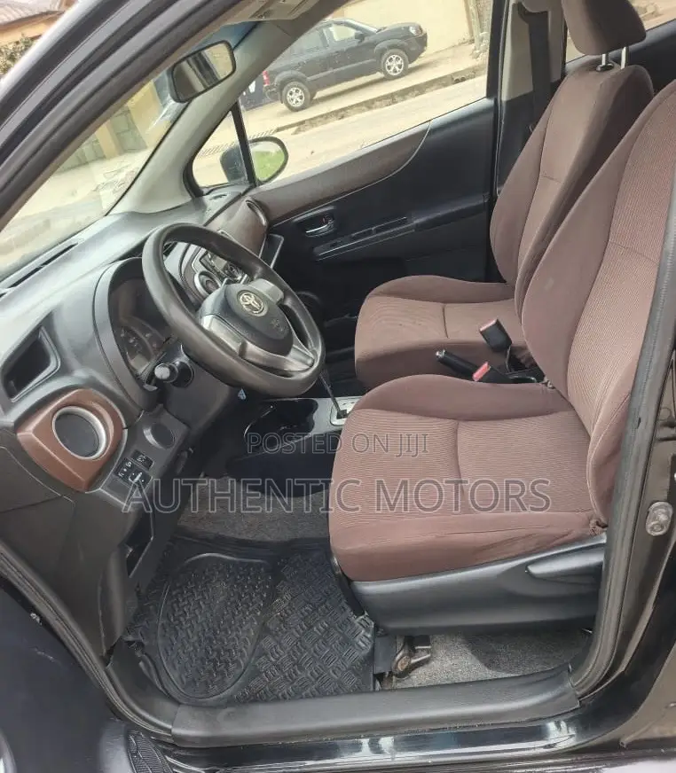 Toyota Vitz 2012 Black