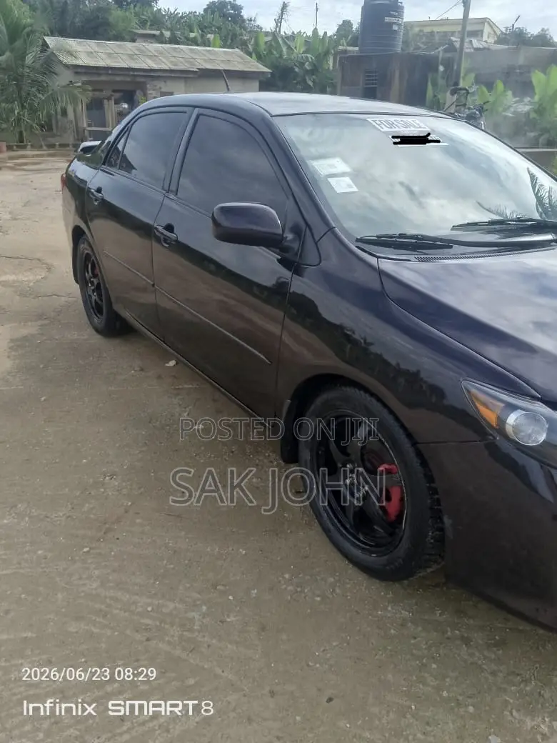 Toyota Corolla LE 4dr Sedan (1.8L 4cyl 4A) 2010 Matt Black