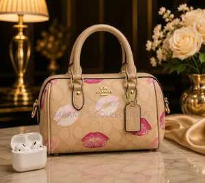 Coach Ladies Elegant Fashion HandBag With EarPod ( With EarPod)