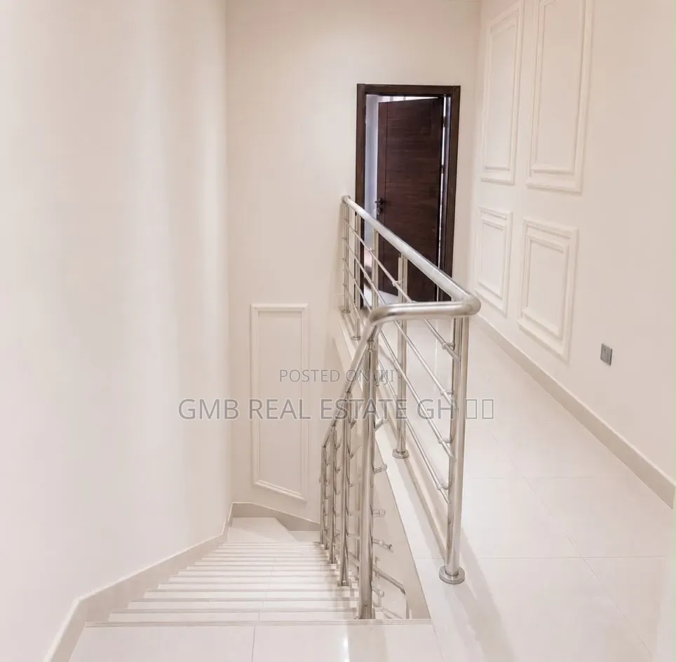 3bdrm Duplex in Lakeside Estate for sale