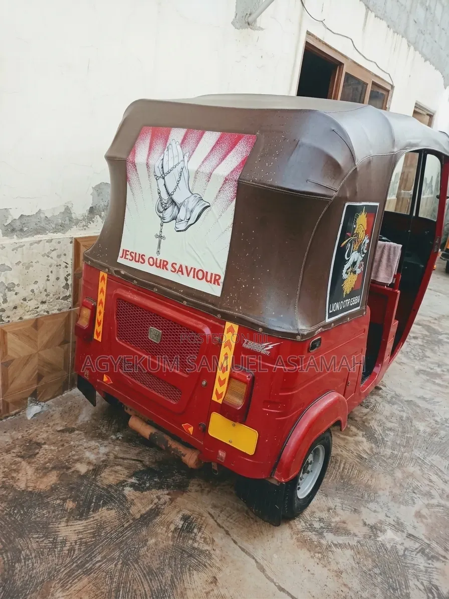 Bajaj RE 2022 Red