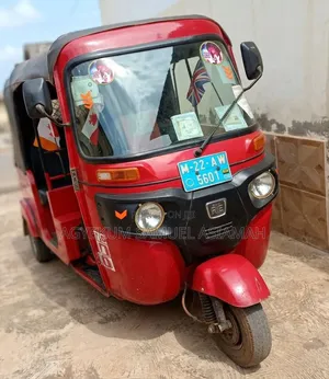 Bajaj RE 2022 Red