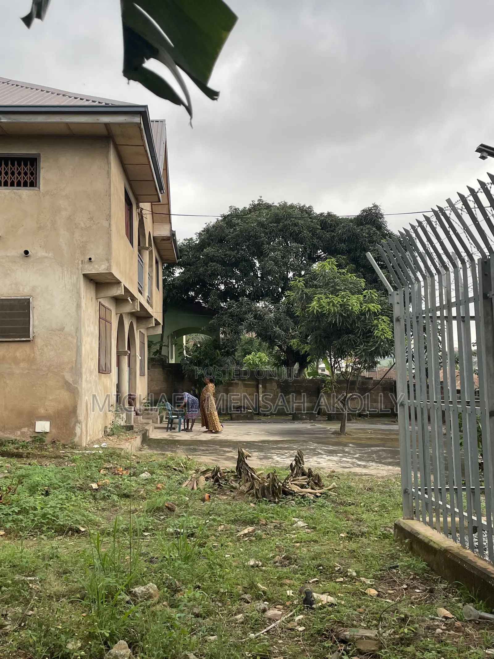 8bdrm Duplex in Ashongman Estate, Police Station for sale
