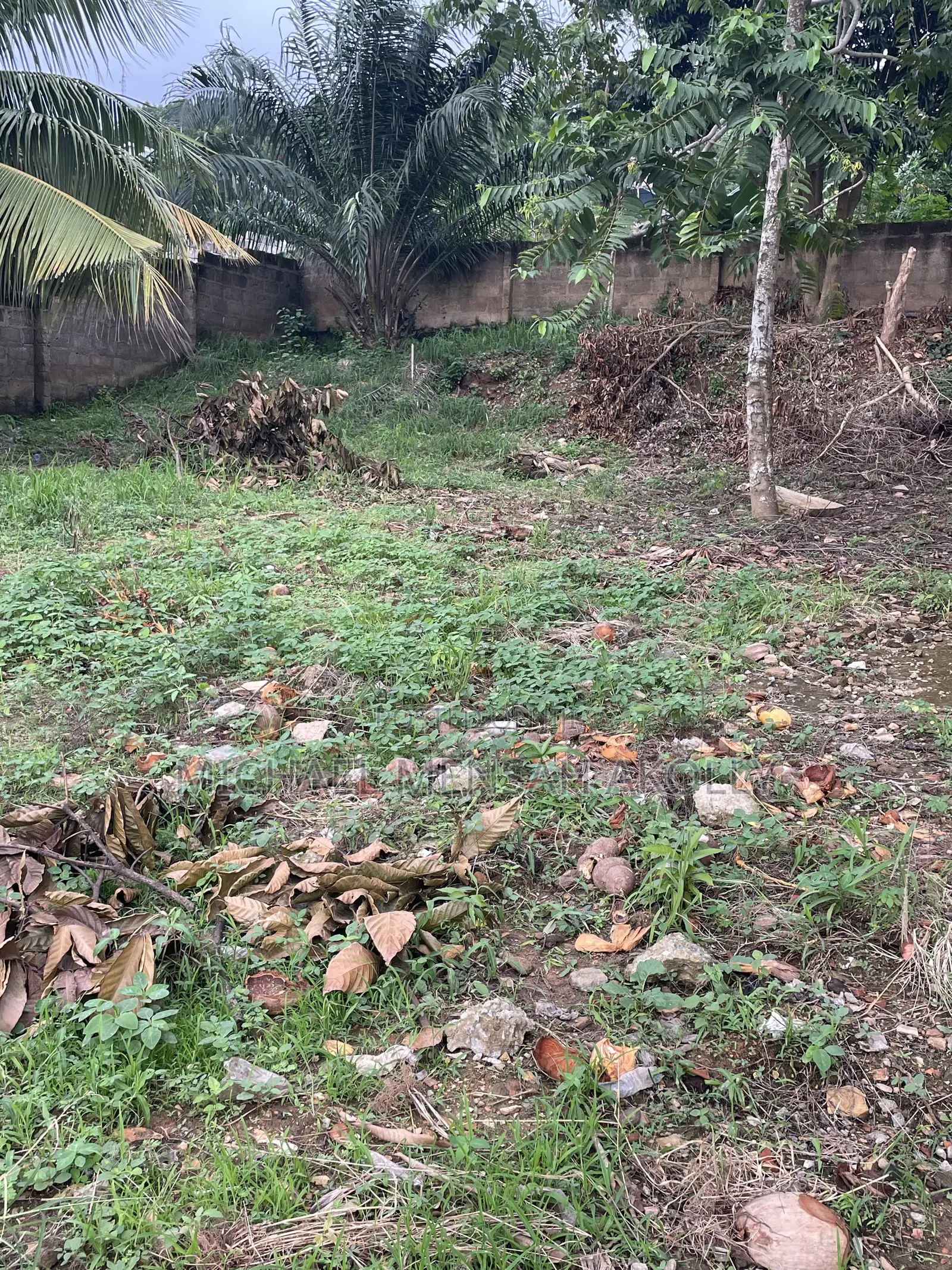 8bdrm Duplex in Ashongman Estate, Police Station for sale