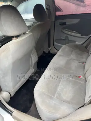 Toyota Corolla 2010 Silver