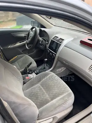 Toyota Corolla 2010 Silver