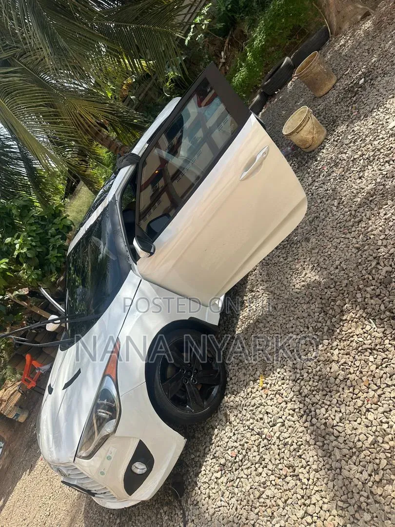 Hyundai Veloster 2013 White