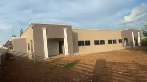 10 Bedrooms and a Large Parking Space