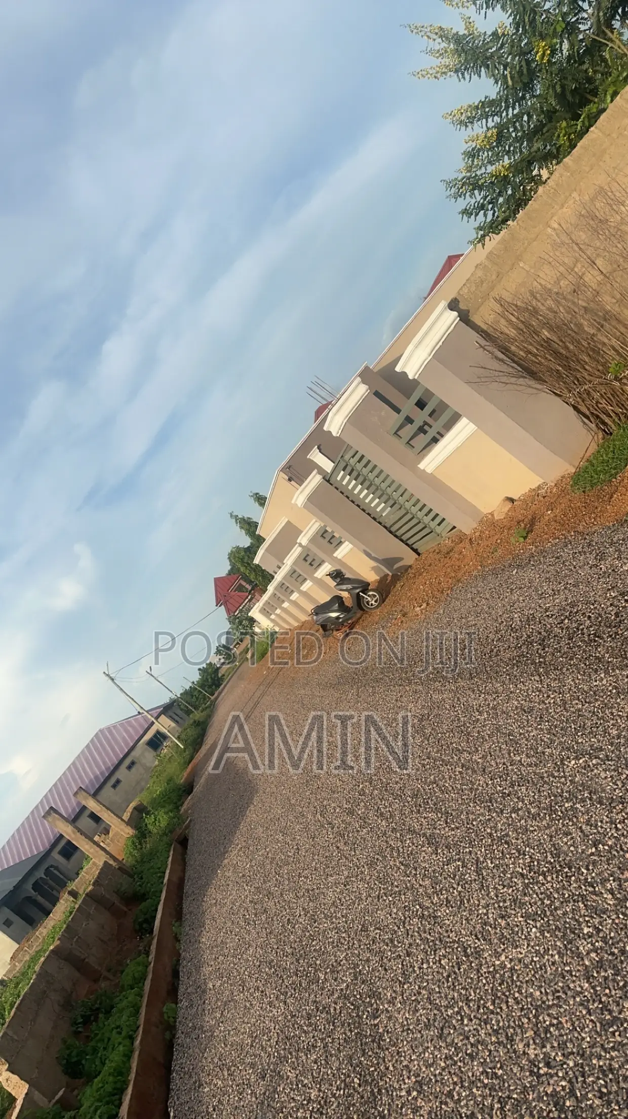10 Bedrooms and a Large Parking Space