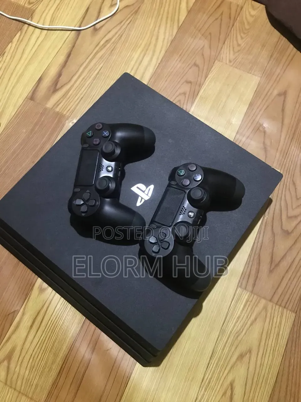 PS4 Pro Jailbreak With 18 Games 2 Controllers
