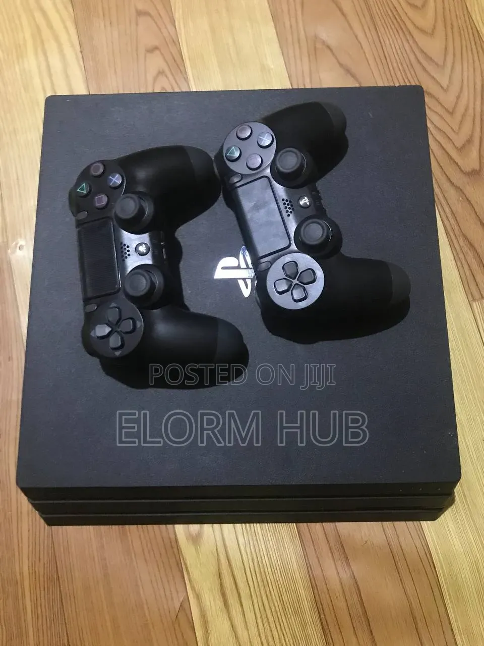 PS4 Pro Jailbreak With 18 Games 2 Controllers