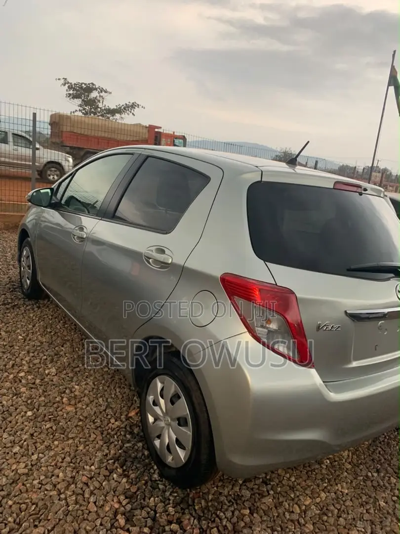 Toyota Vitz 2013 Blue