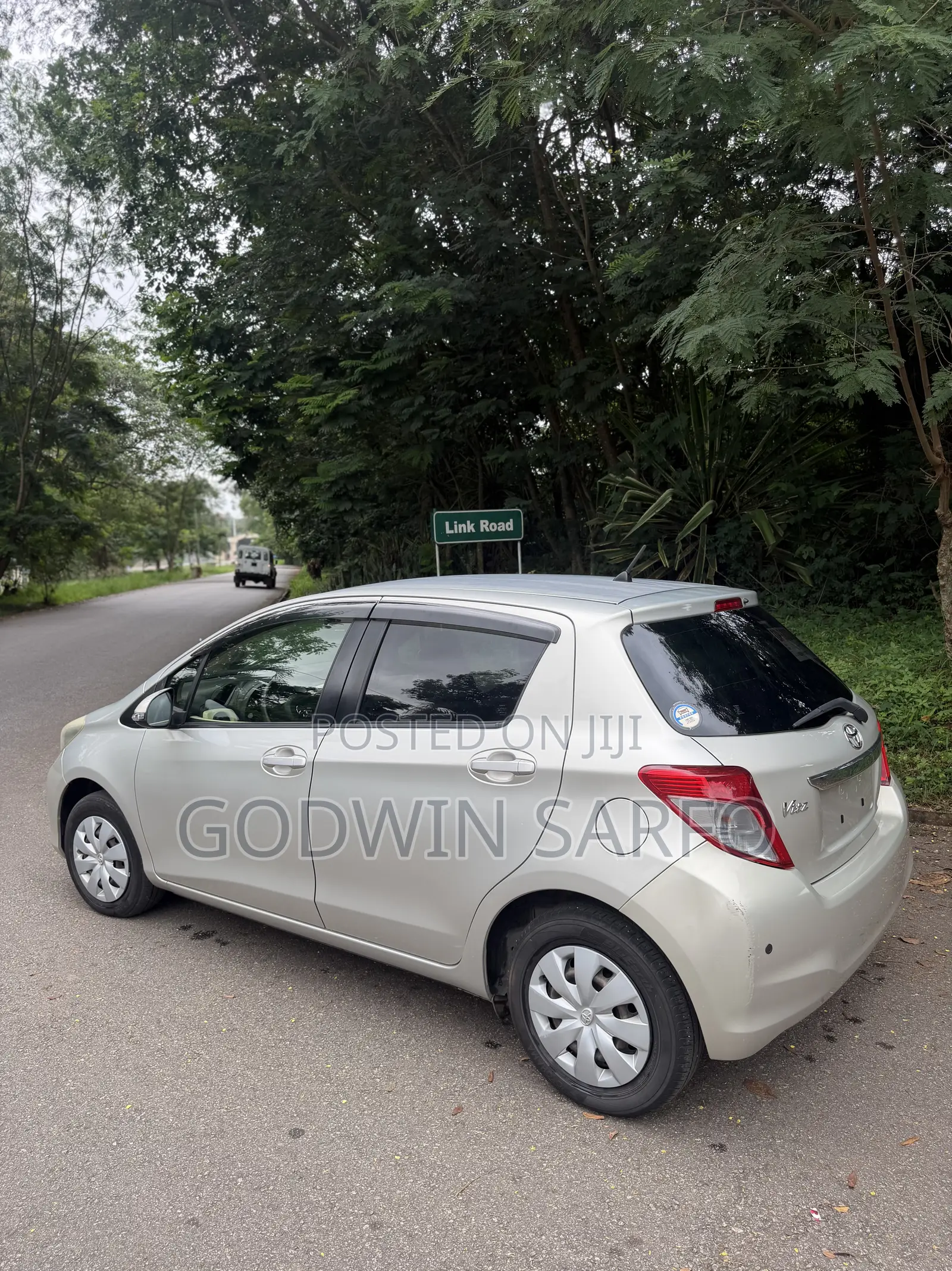 Toyota Vitz 1.3 AWD 3dr 2013 Gray
