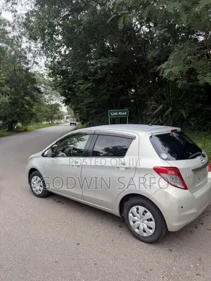 Toyota Vitz 1.3 AWD 3dr 2013 Gray