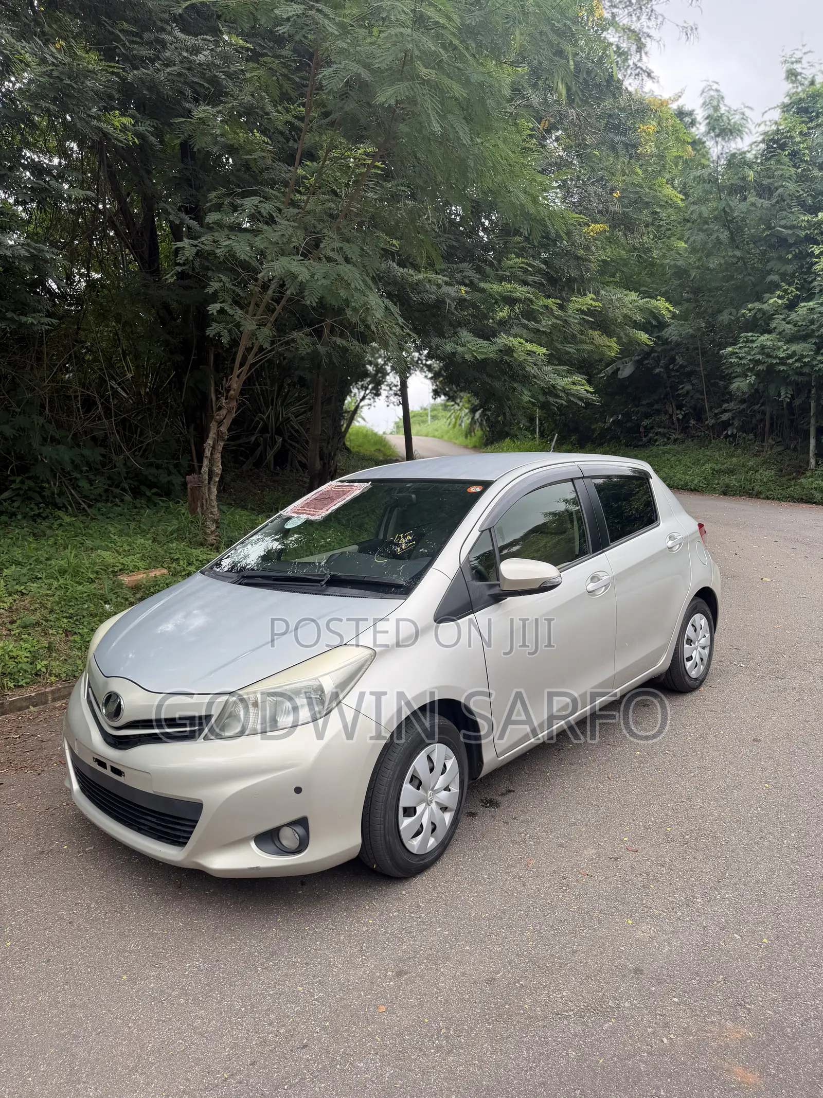 Toyota Vitz 1.3 AWD 3dr 2013 Gray
