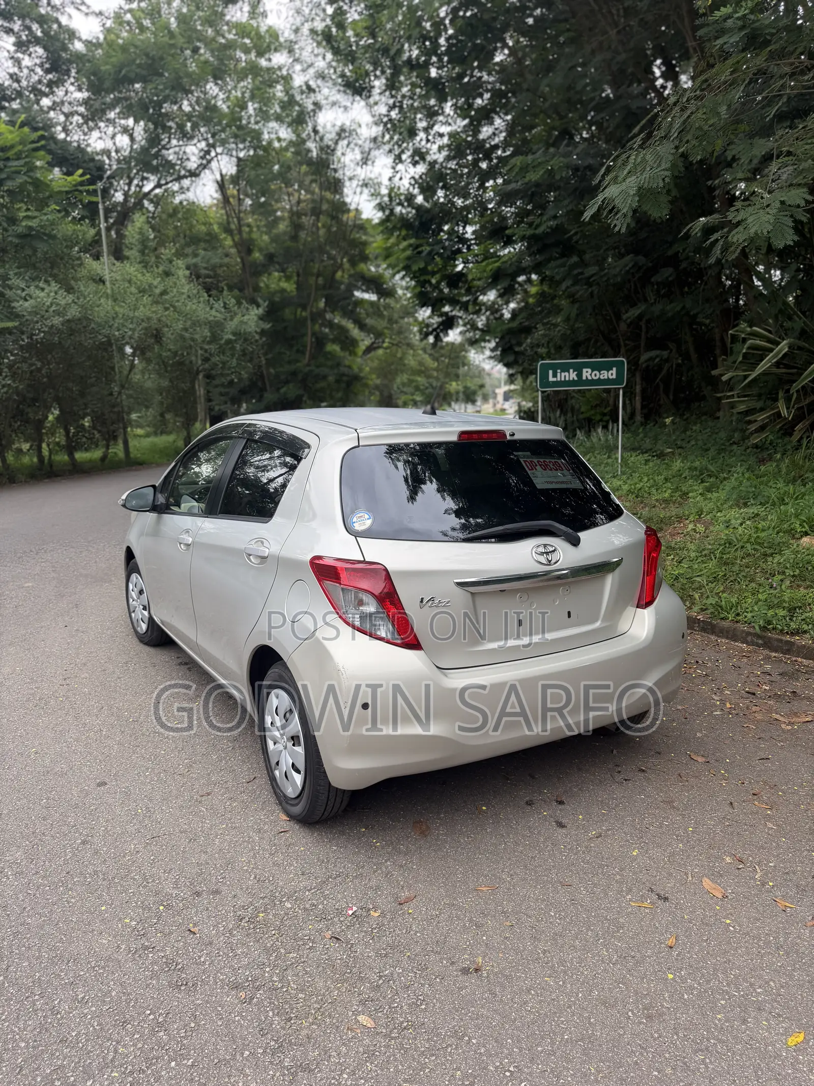 Toyota Vitz 1.3 AWD 3dr 2013 Gray