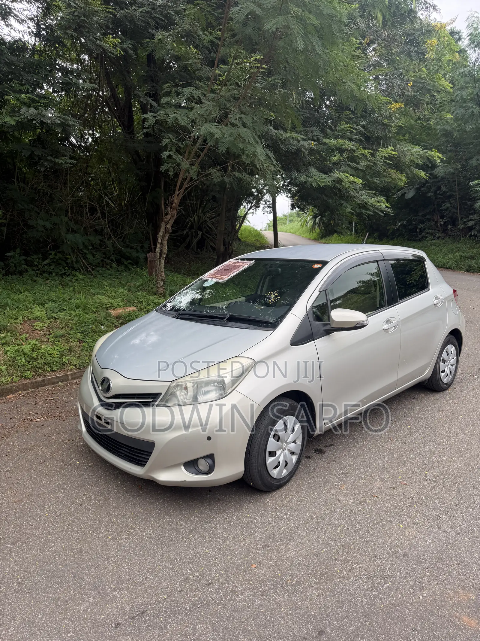Toyota Vitz 1.3 AWD 3dr 2013 Gray