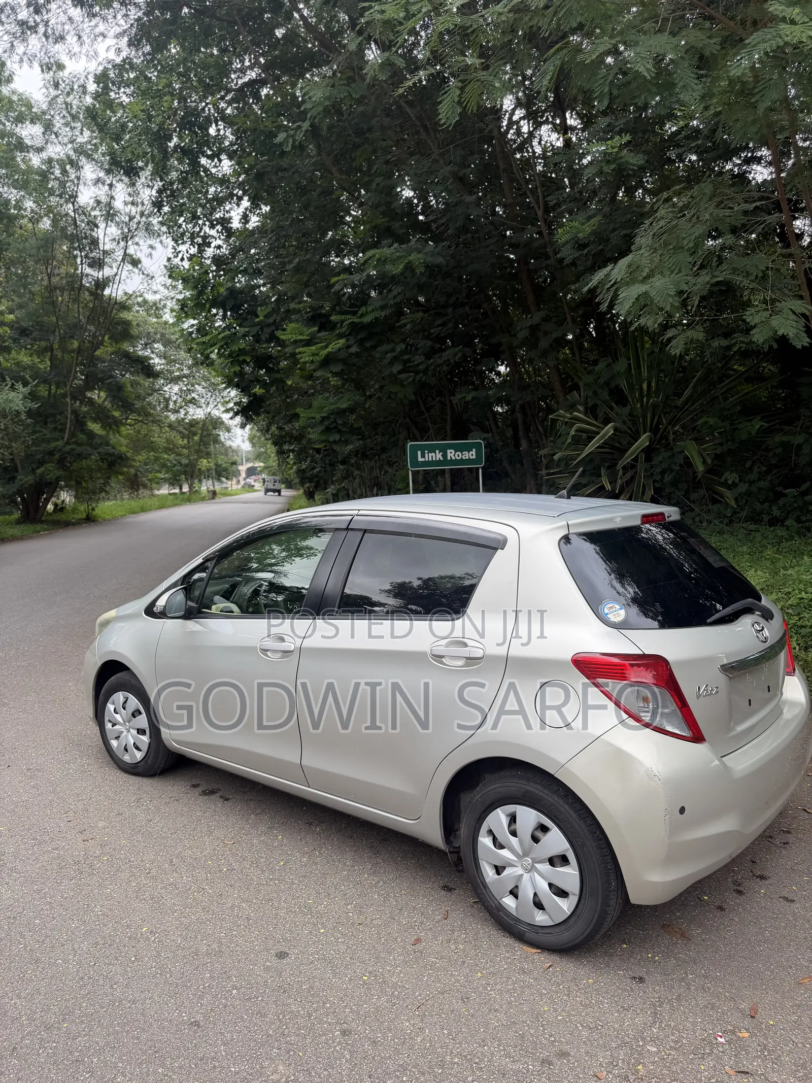 Toyota Vitz 1.3 AWD 3dr 2013 Gray