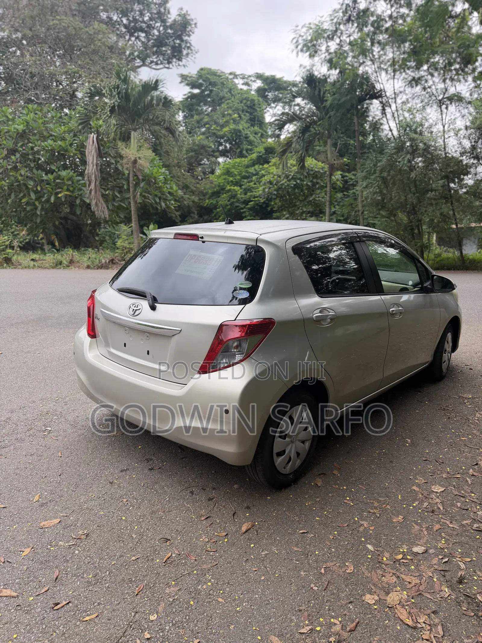 Toyota Vitz 1.3 AWD 3dr 2013 Gray