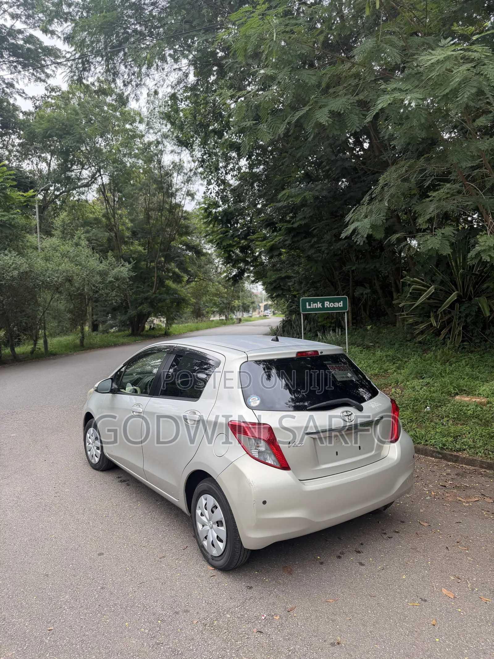 Toyota Vitz 1.3 AWD 3dr 2013 Gray